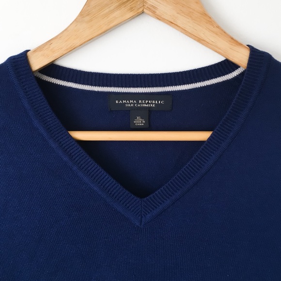 NEW Banana Republic Cashmere Silk Sweater - Picture 4 of 7
